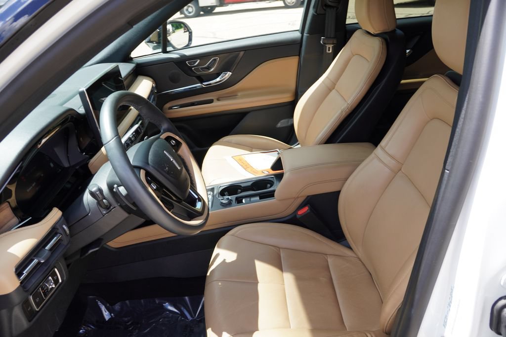 Used 2023 Lincoln Corsair Reserve w/ Jet Appearance Package AWD/4WD image 16
