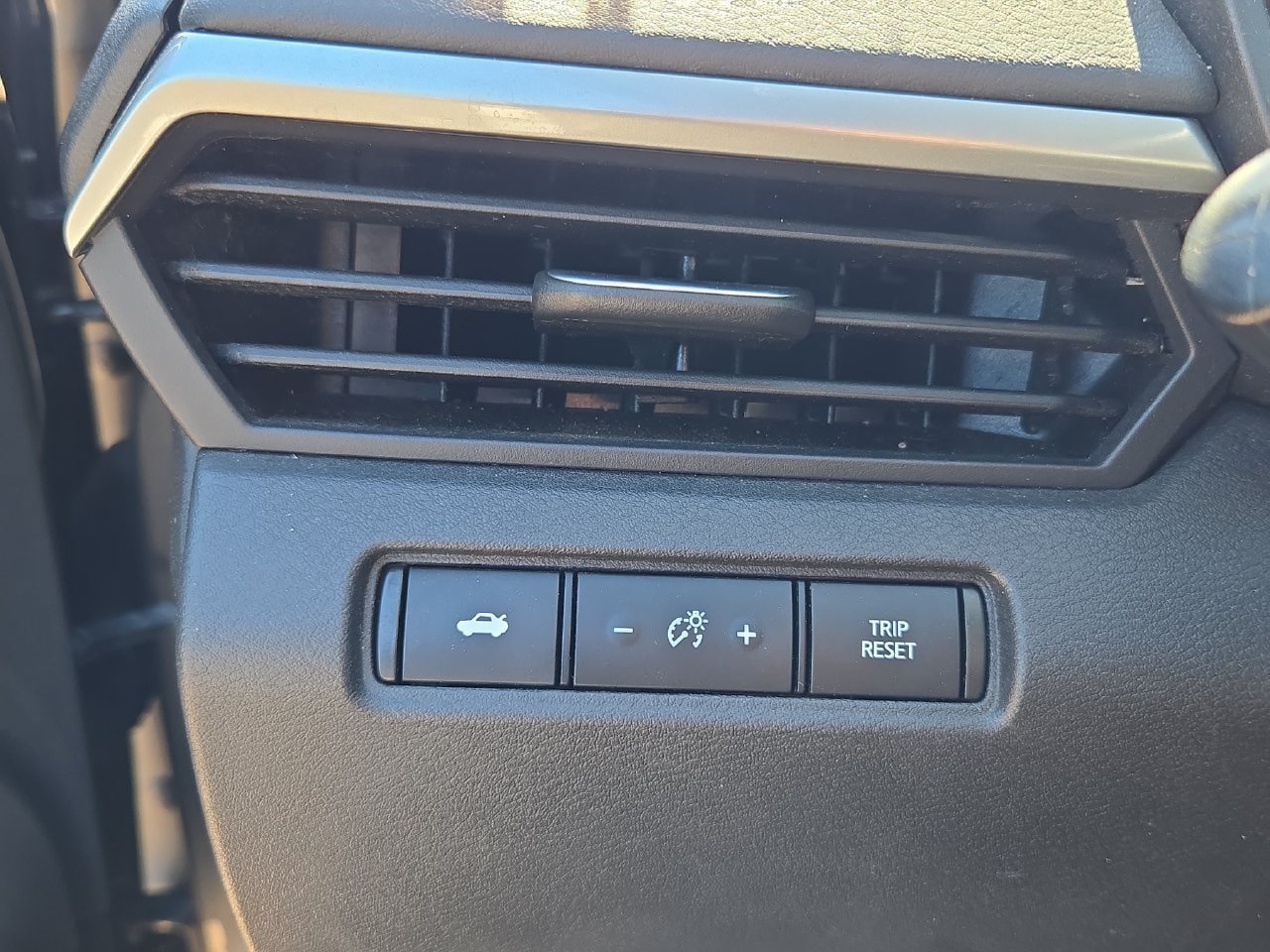 Used 2025 Nissan Altima 2.5 S FWD image 18