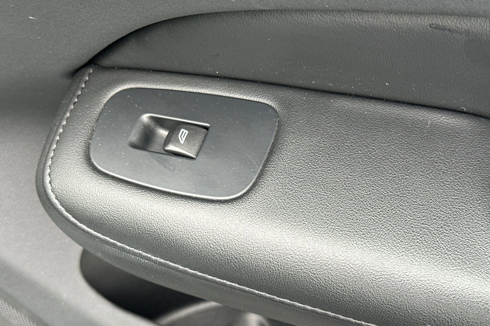 Used 2024 Volvo S60 B5 Plus image 21