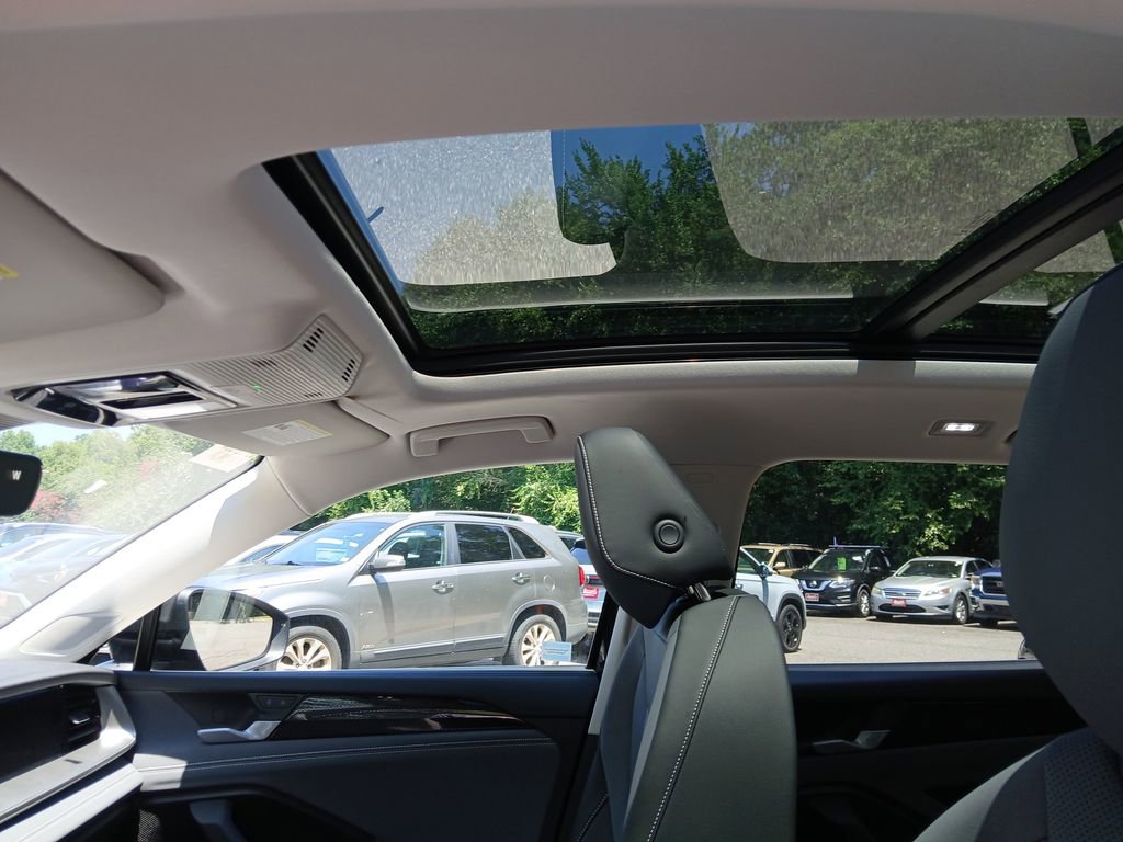 New 2025 Volkswagen Tiguan SE image 20