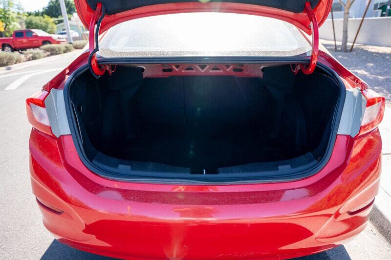 Used 2017 Chevrolet Cruze LT image 17