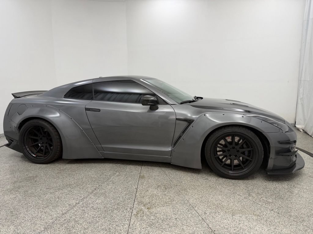 Used 2015 Nissan GT-R Black Edition AWD/4WD image 9
