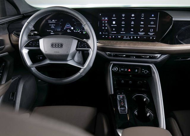 Certified 2025 Audi Q5 Premium Plus image 11