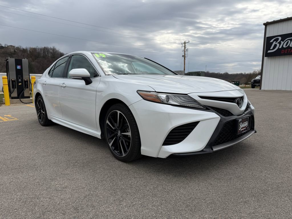 Used 2019 Toyota Camry XSE FWD image 2