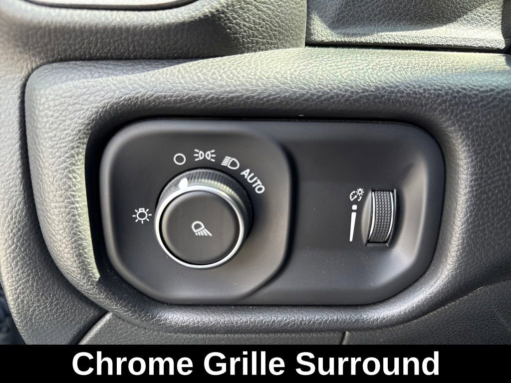 Used 2024 RAM 2500 Tradesman w/ Chrome Appearance Group image 28