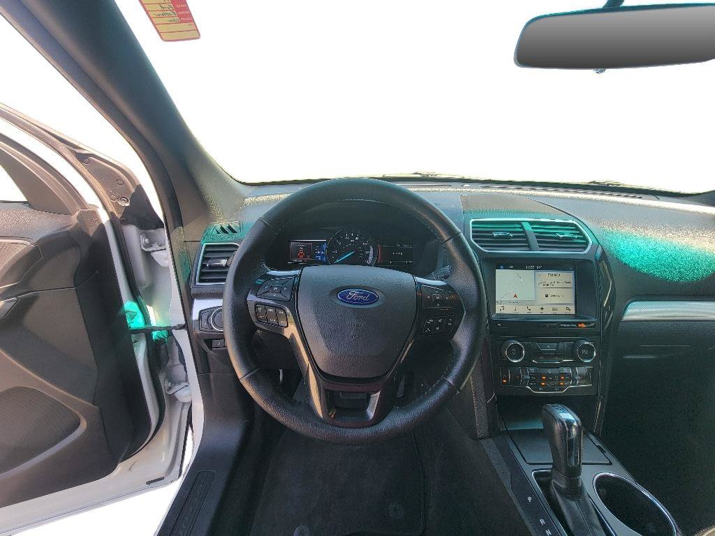Used 2017 Ford Explorer XLT w/ Equipment Group 202A FWD image 12