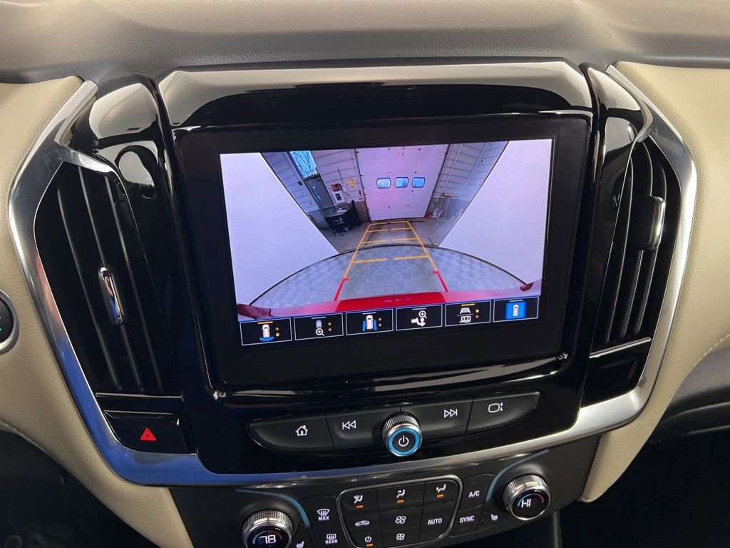 Used 2023 Chevrolet Traverse LT w/ Rear Camera Mirror Package image 9