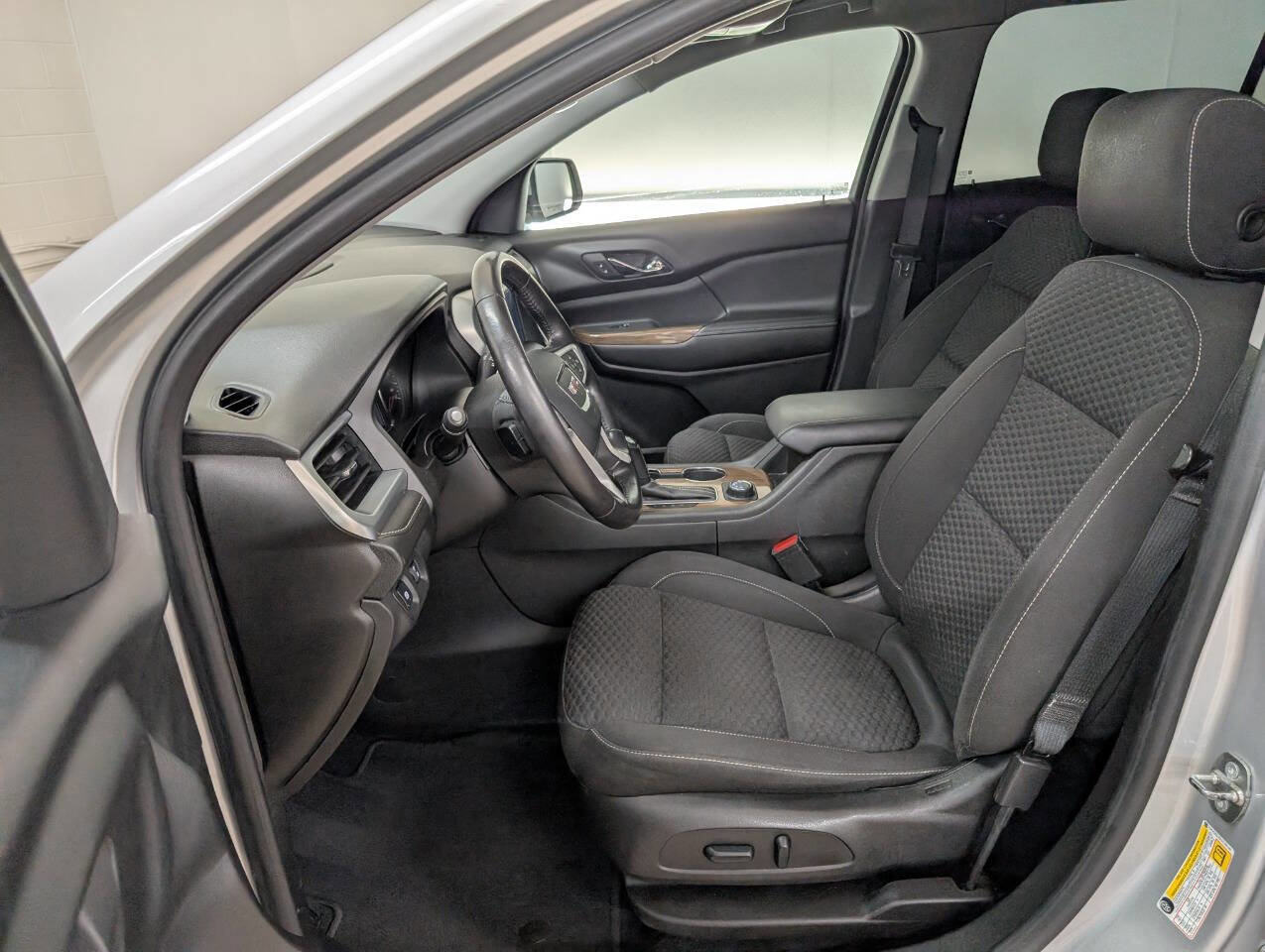 Used 2018 GMC Acadia SLE AWD/4WD image 7