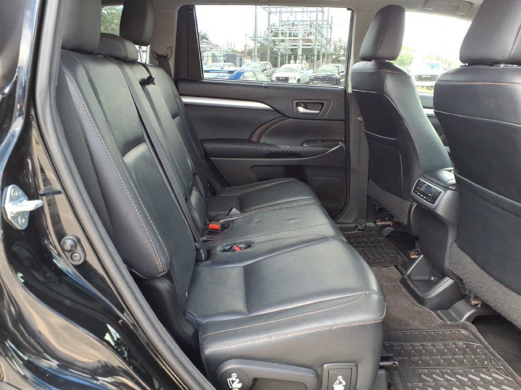 Used 2015 Toyota Highlander XLE FWD image 16