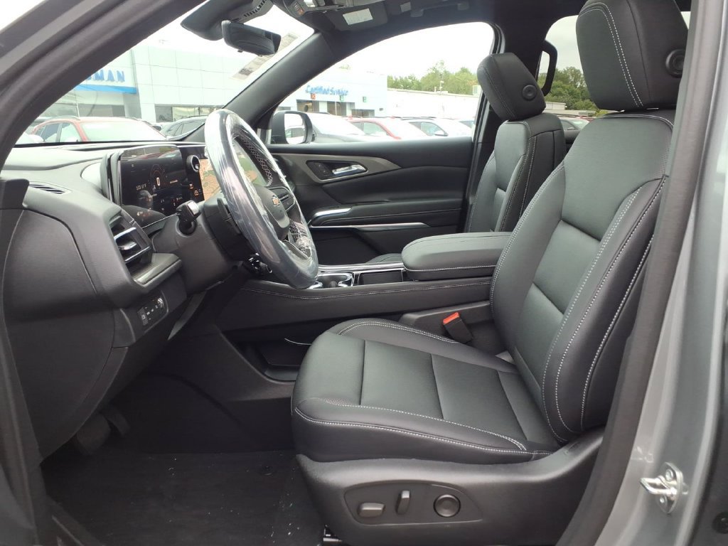 New 2027 Chevrolet Traverse LT w/ Sun and Wheel Package AWD/4WD image 11