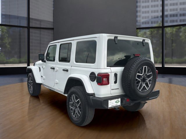 Used 2025 Jeep Wrangler Unlimited Sahara AWD/4WD image 15