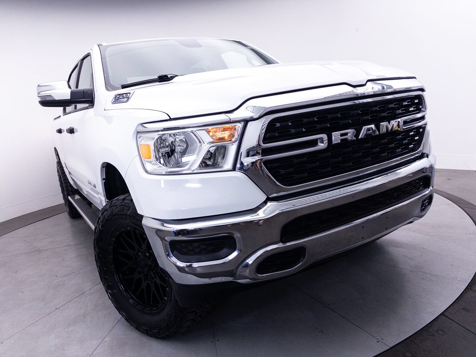 Used 2023 RAM 1500 4x4 Crew Cab image 5