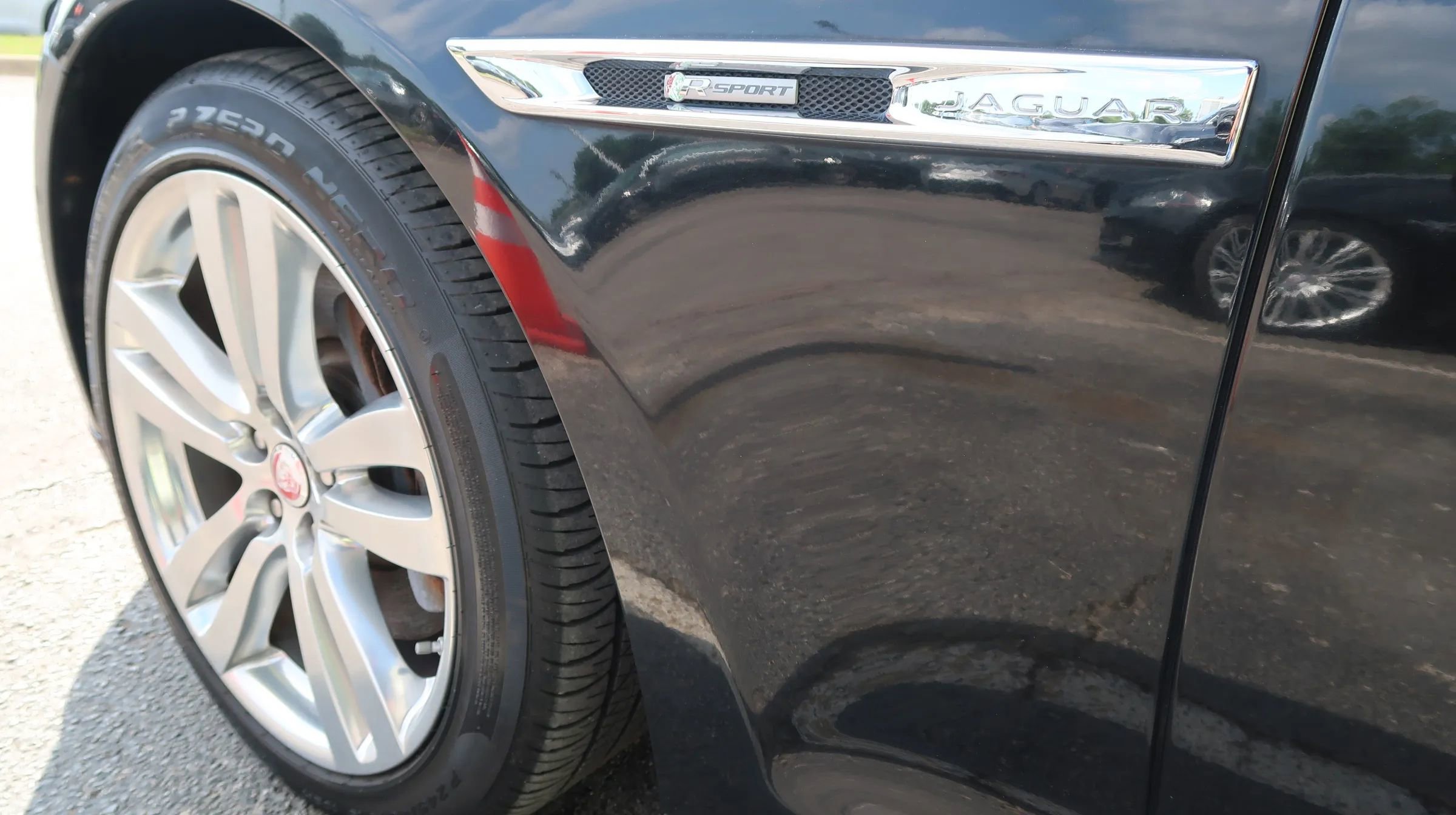 Used 2016 Jaguar XJ R-Sport RWD image 48