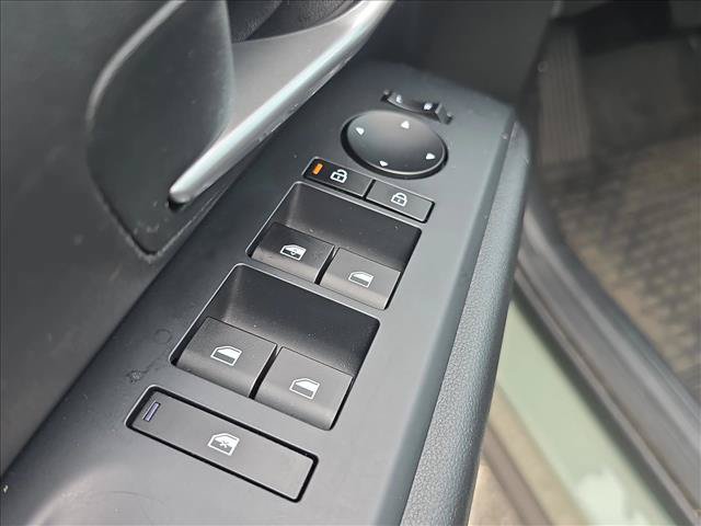 Used 2025 Hyundai Santa Cruz SE FWD image 8