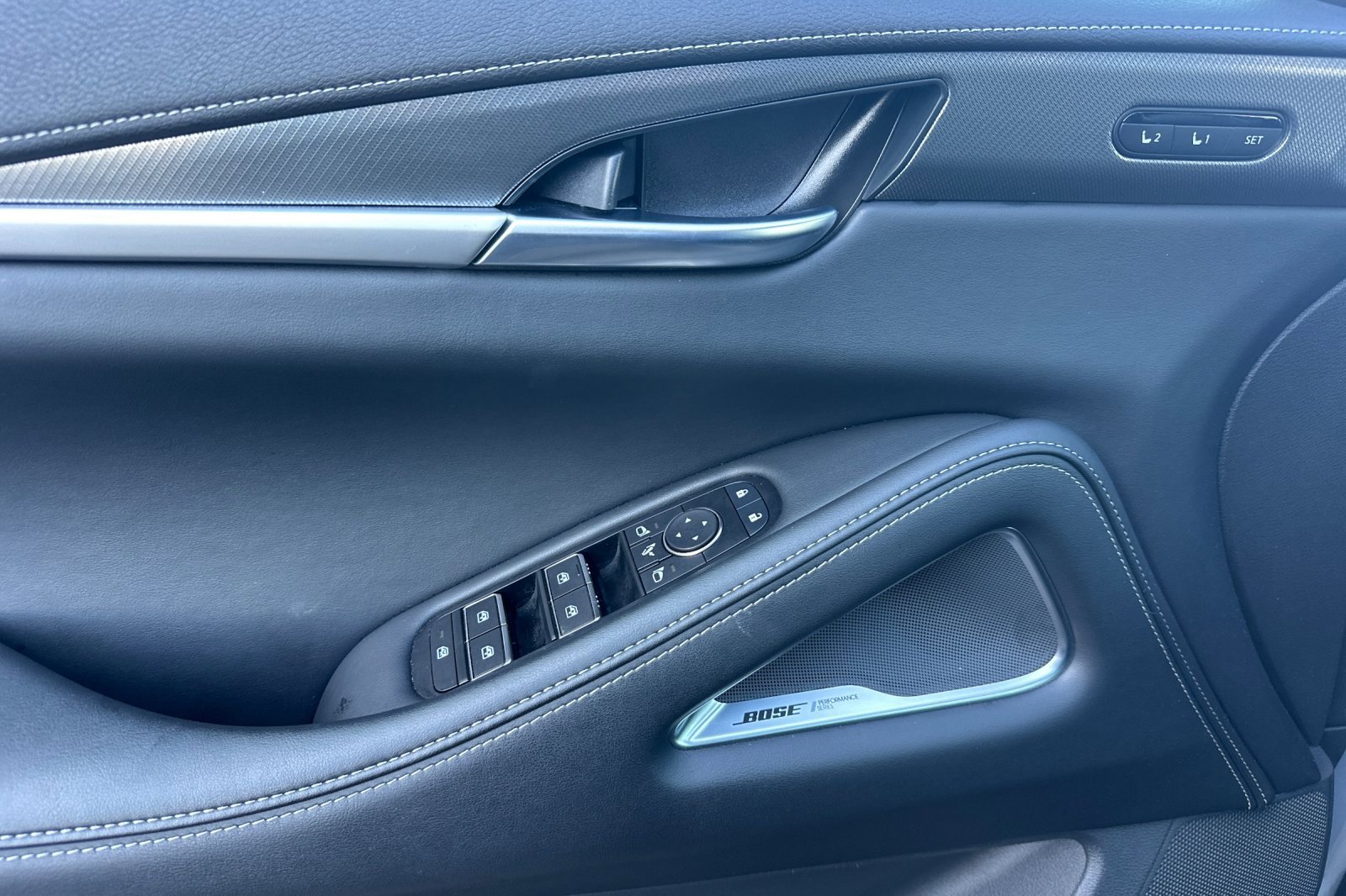 Certified 2025 INFINITI QX60 Luxe w/ Black Edition image 12