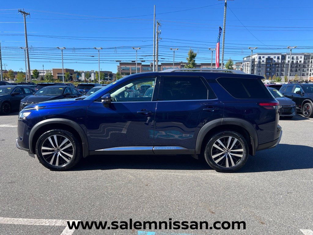 Used 2024 Nissan Pathfinder Platinum AWD/4WD image 4