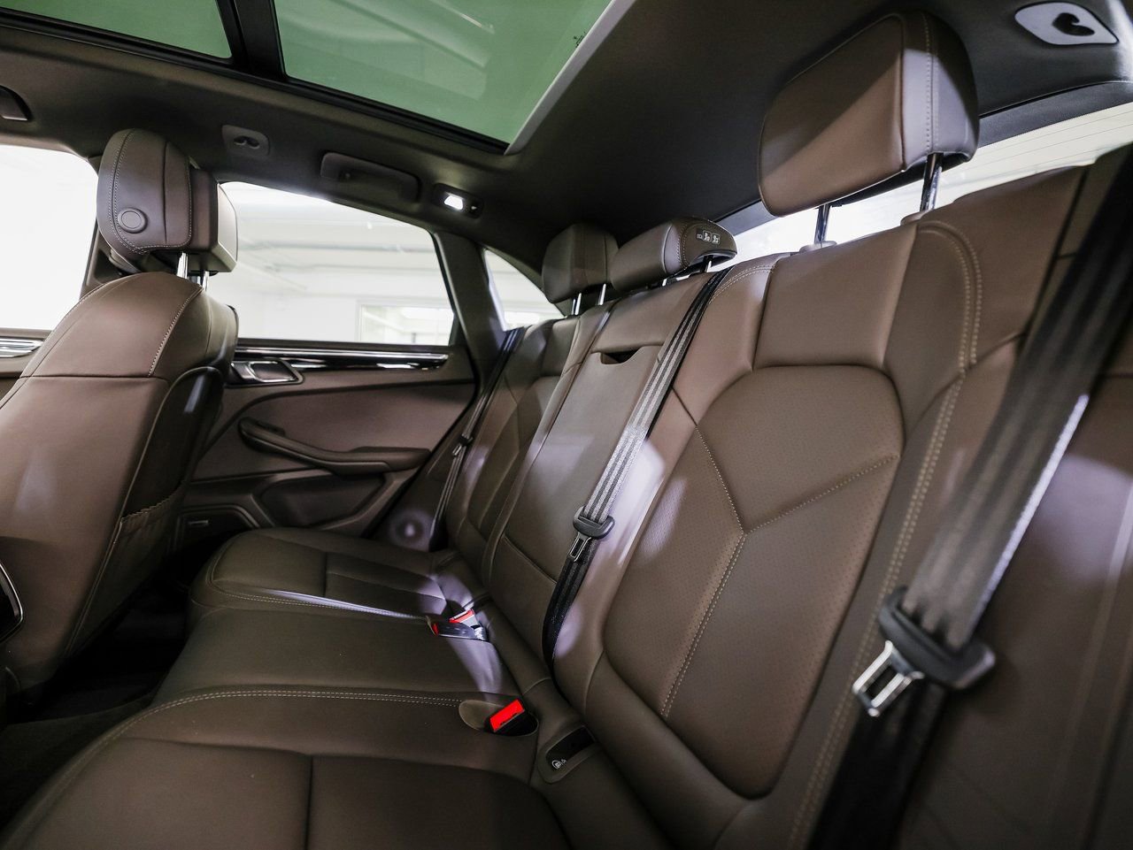 Certified 2025 Porsche Macan image 24