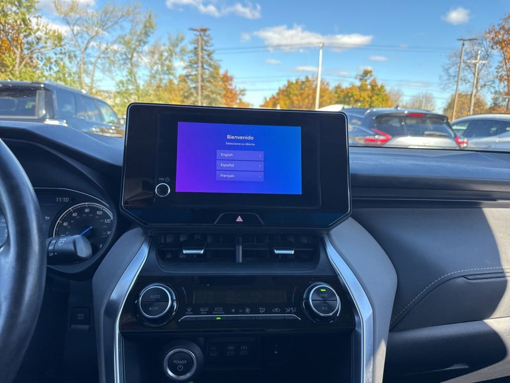 Used 2023 Toyota Venza LE image 22