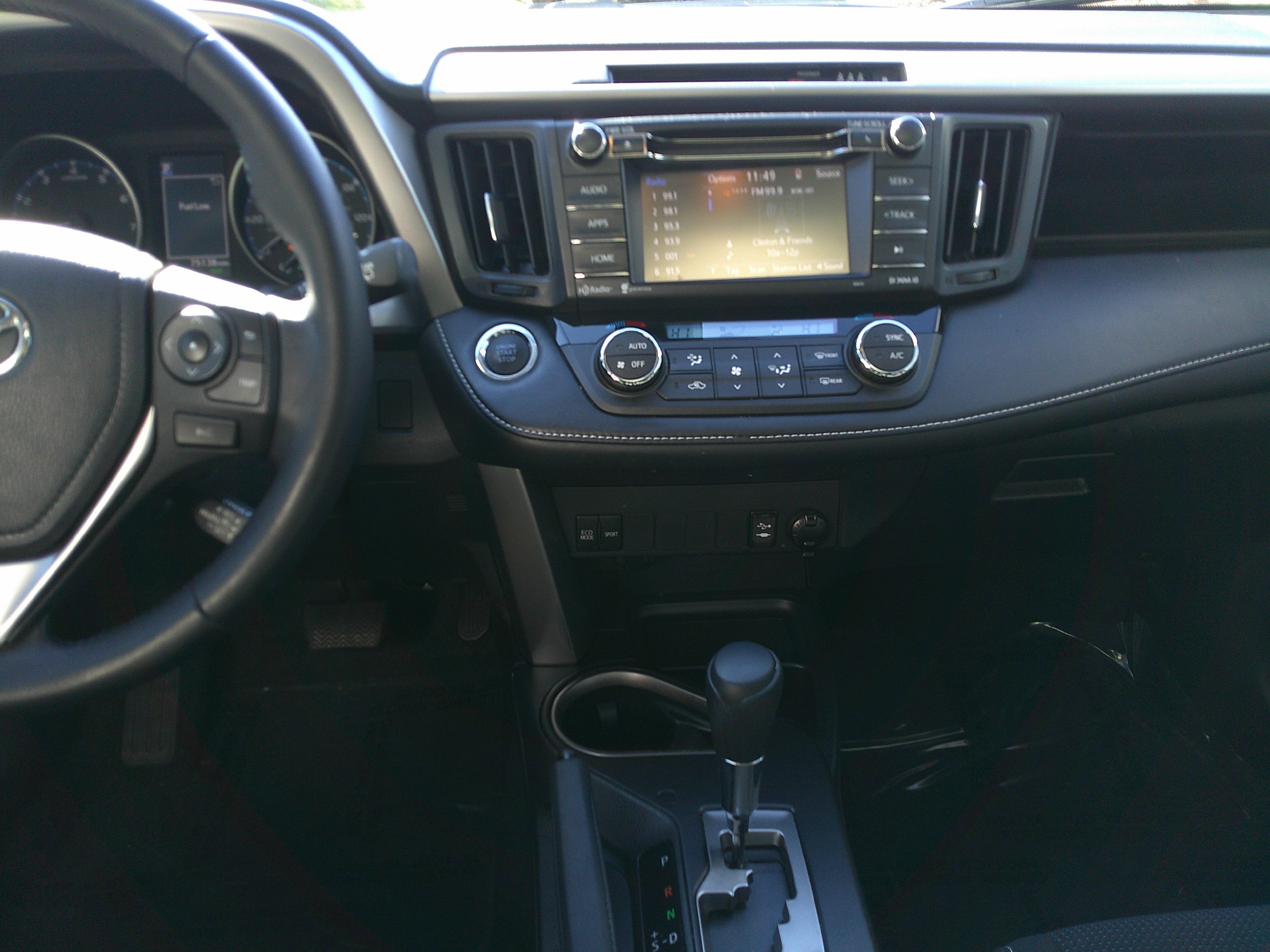 Used 2018 Toyota RAV4 XLE image 31