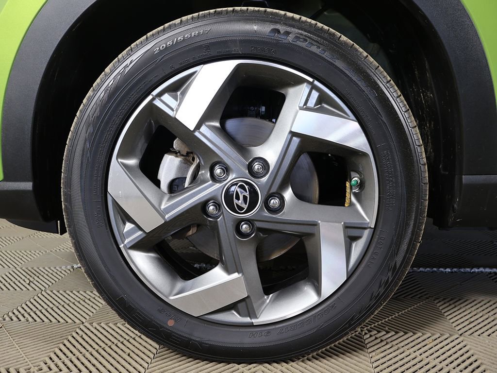 Certified 2024 Hyundai Venue SEL image 18