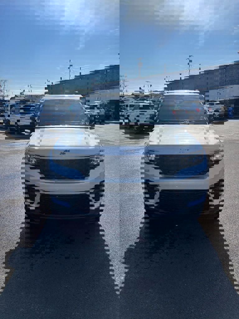 Used 2025 Jeep Grand Cherokee Altitude image 26