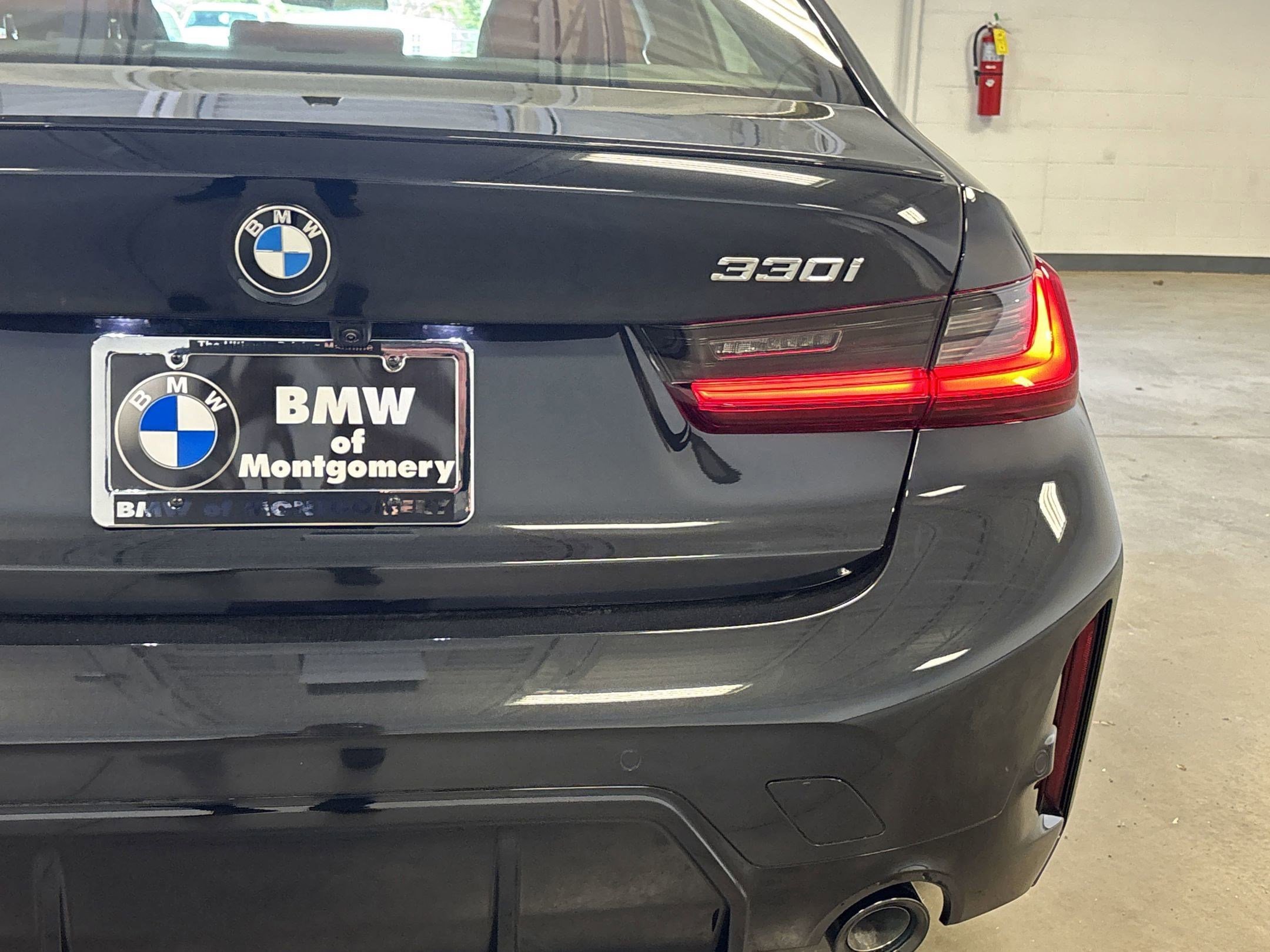 Used 2025 BMW 330i Sedan w/ M Sport Package image 24