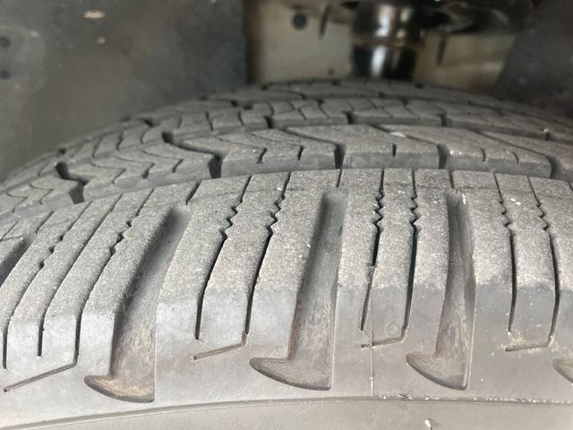 Used 2017 Ford Explorer XLT w/ Equipment Group 202A FWD image 31