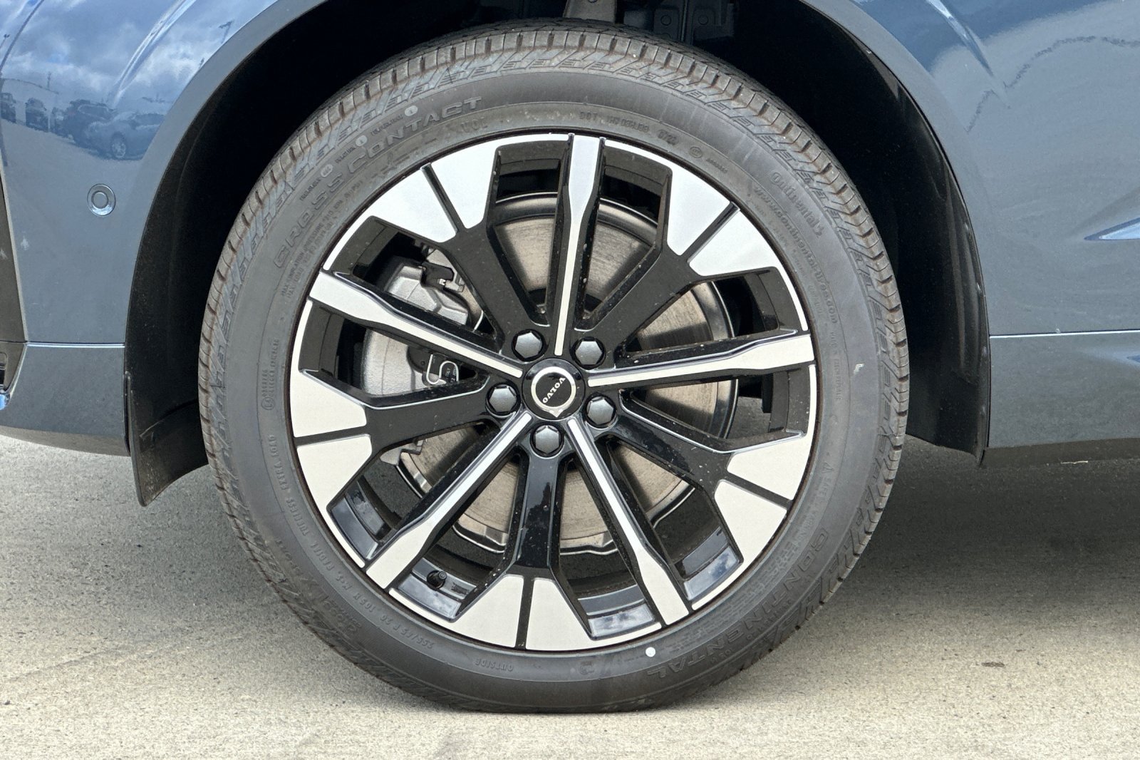 New 2026 Volvo XC60 T8 Plus w/ Climate Package AWD/4WD image 25