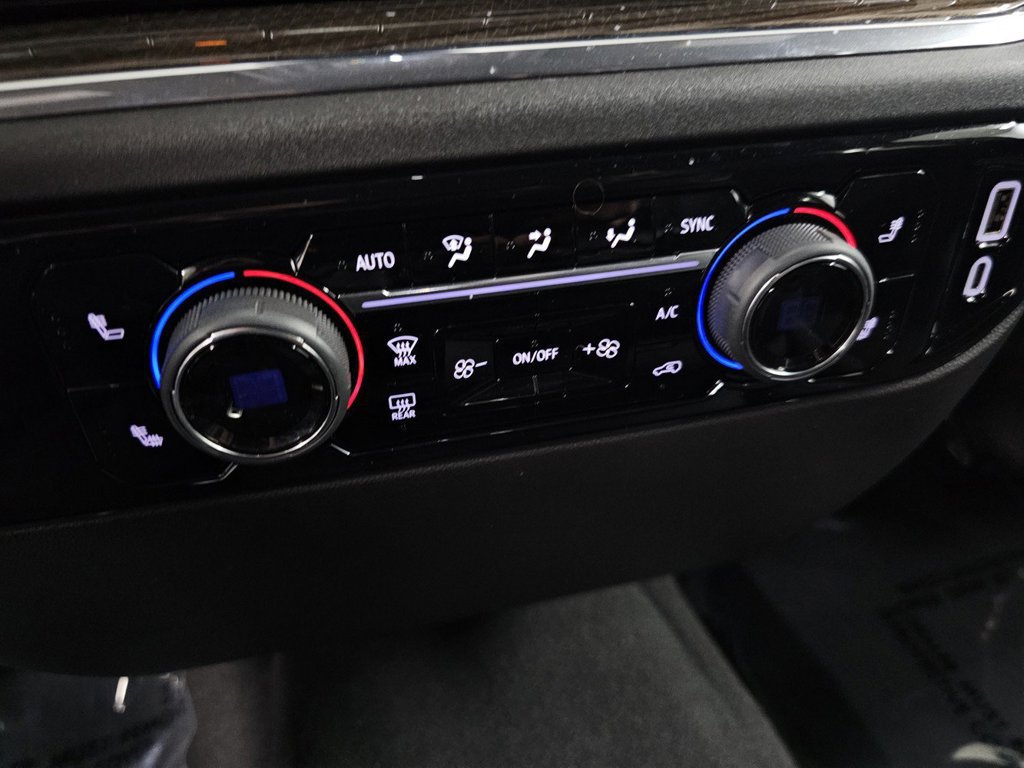 Used 2024 Chevrolet Silverado 1500 LT AWD/4WD image 20