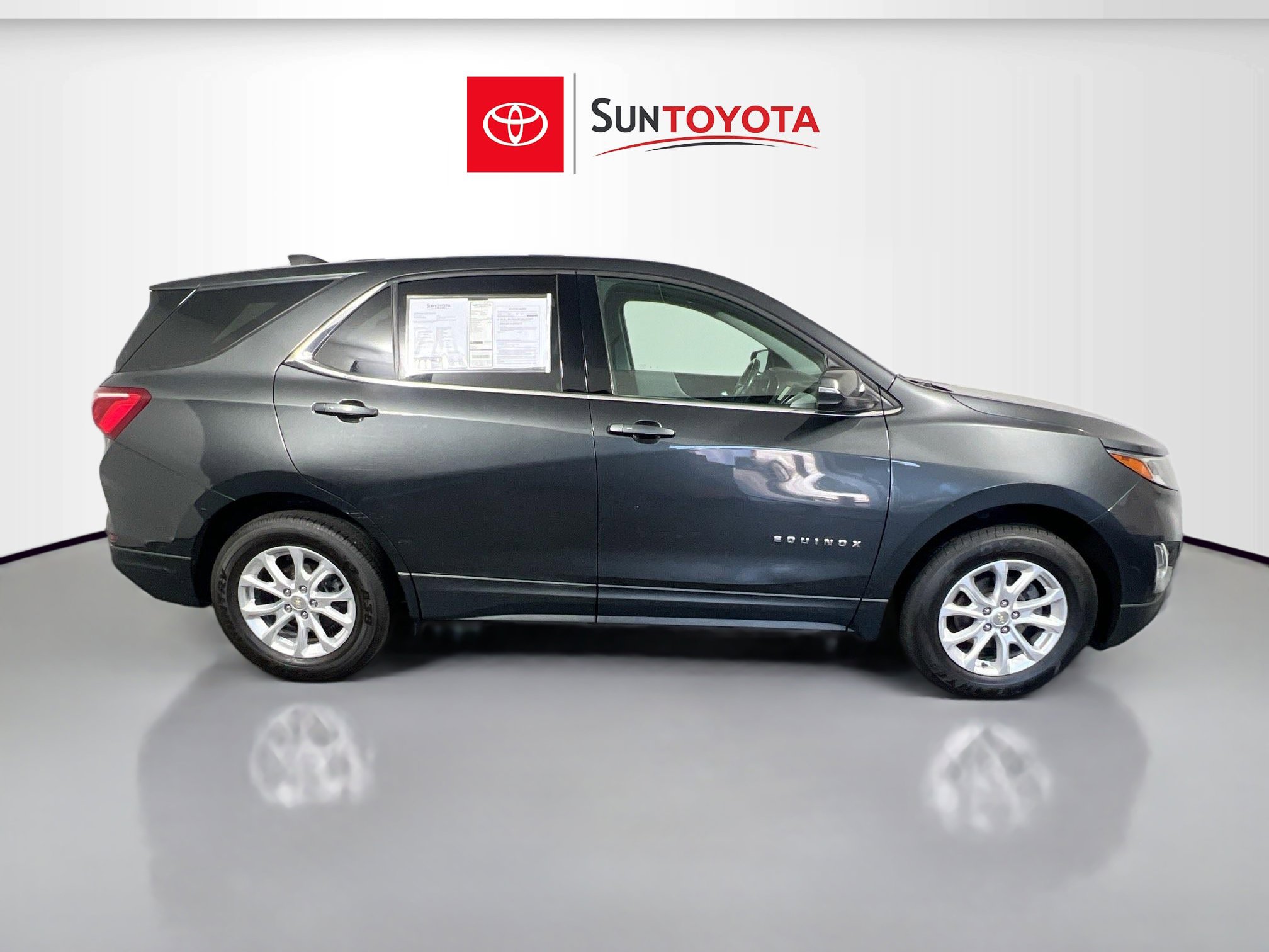 Used 2019 Chevrolet Equinox LT image 2