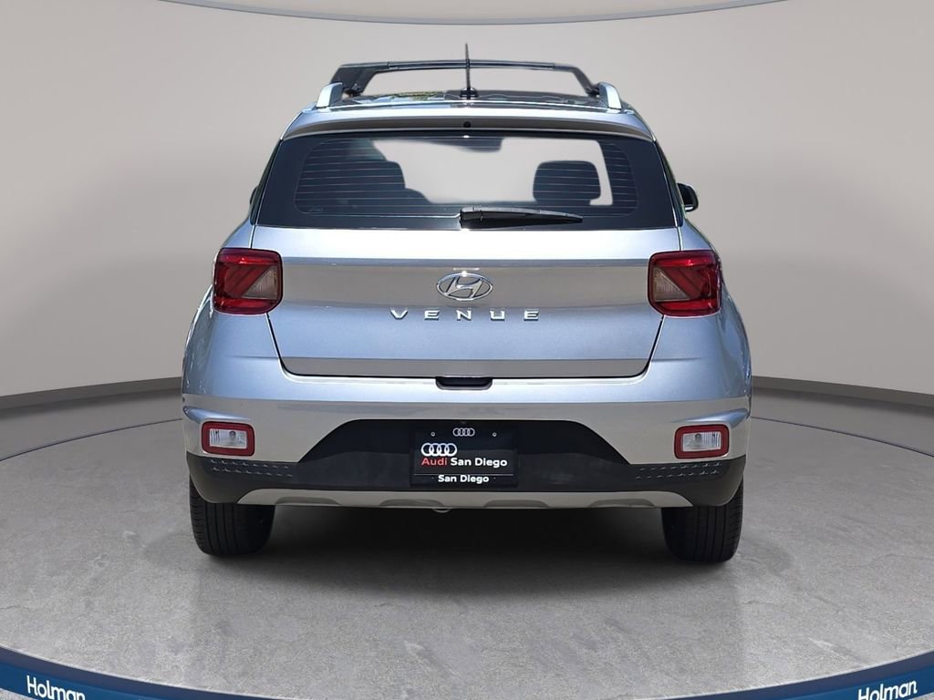 Used 2023 Hyundai Venue SEL FWD image 7