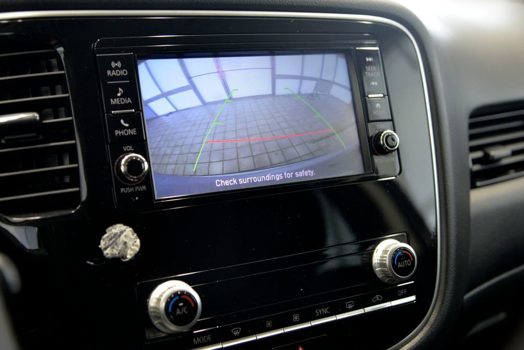 Used 2020 Mitsubishi Outlander SE image 20