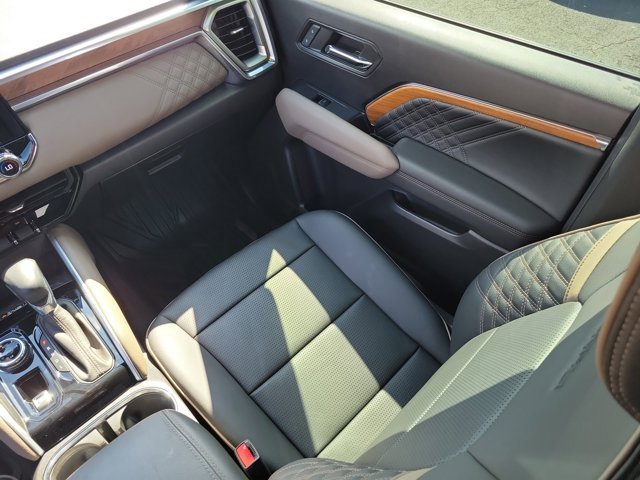 Used 2023 GMC Canyon Denali image 4