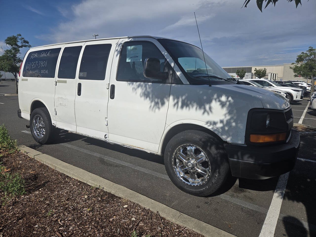 Used 2006 Chevrolet Express 1500 AWD Passenger image 2