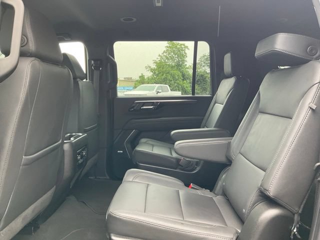 Used 2026 Chevrolet Suburban LT w/ Comfort Package AWD/4WD image 8