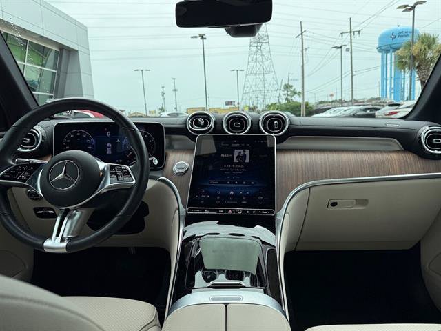 Used 2025 Mercedes-Benz GLC 300 image 12