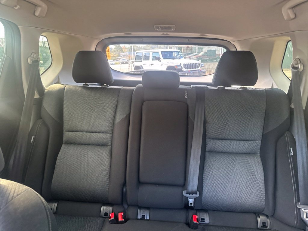 Used 2025 Nissan Rogue SV AWD/4WD image 15