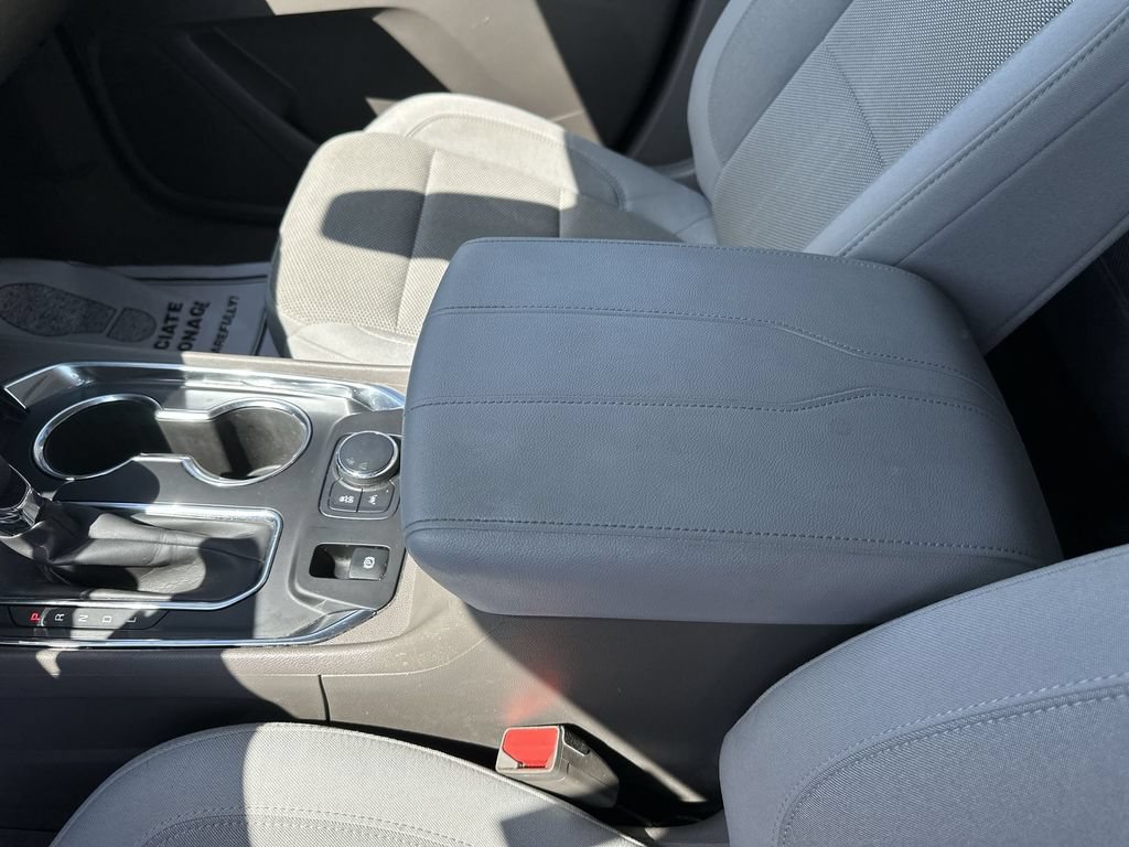 Used 2021 Chevrolet Traverse LT FWD image 26