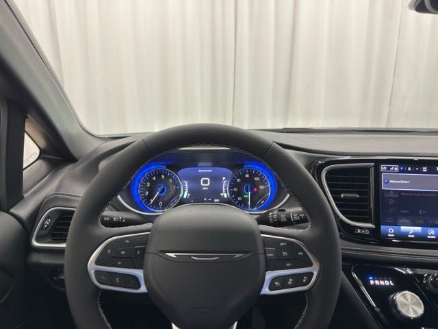 New 2027 Chrysler Pacifica Select FWD image 6