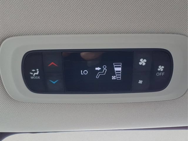 Used 2023 Chrysler Voyager LX FWD image 21
