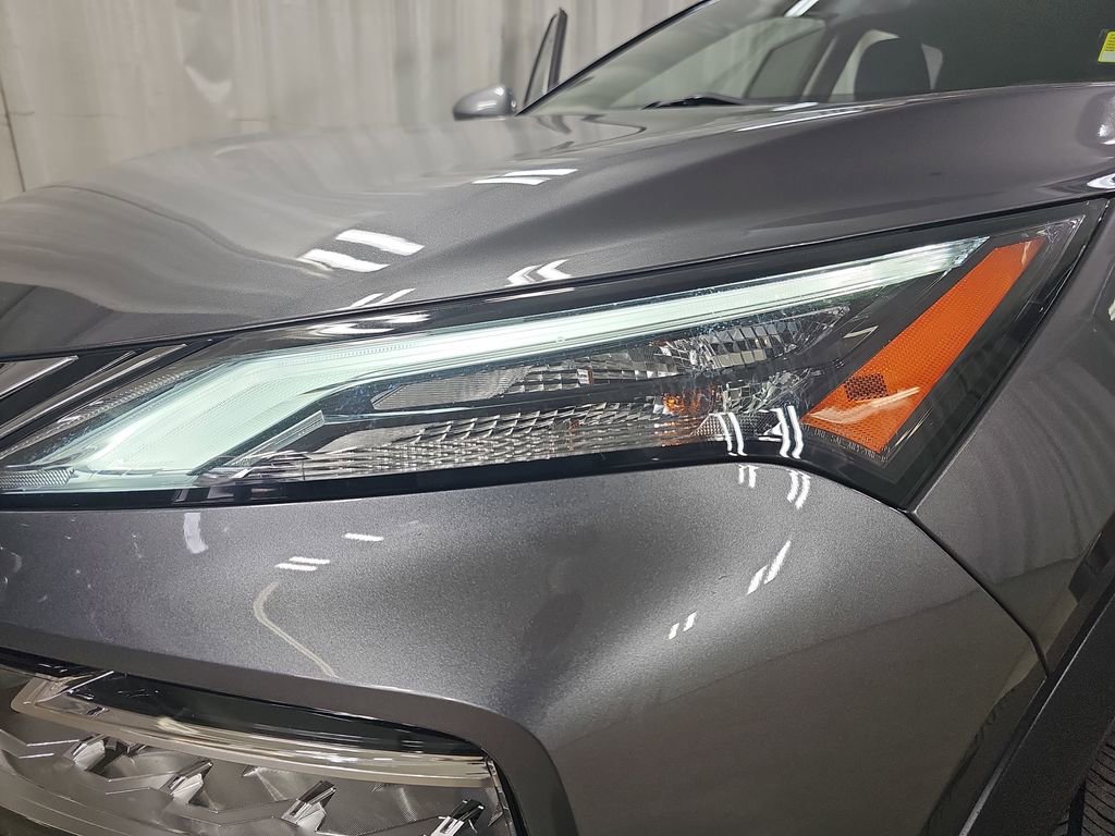 Used 2023 Nissan Rogue SV image 36