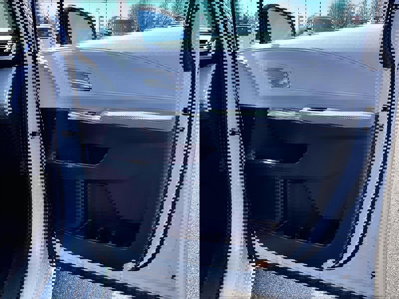 Used 2025 Toyota Sienna XLE w/ XLE Plus Package image 12