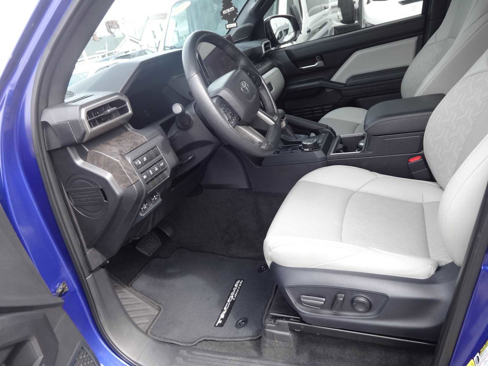 Used 2024 Toyota Tacoma Limited w/ Limited Package (LT) image 14