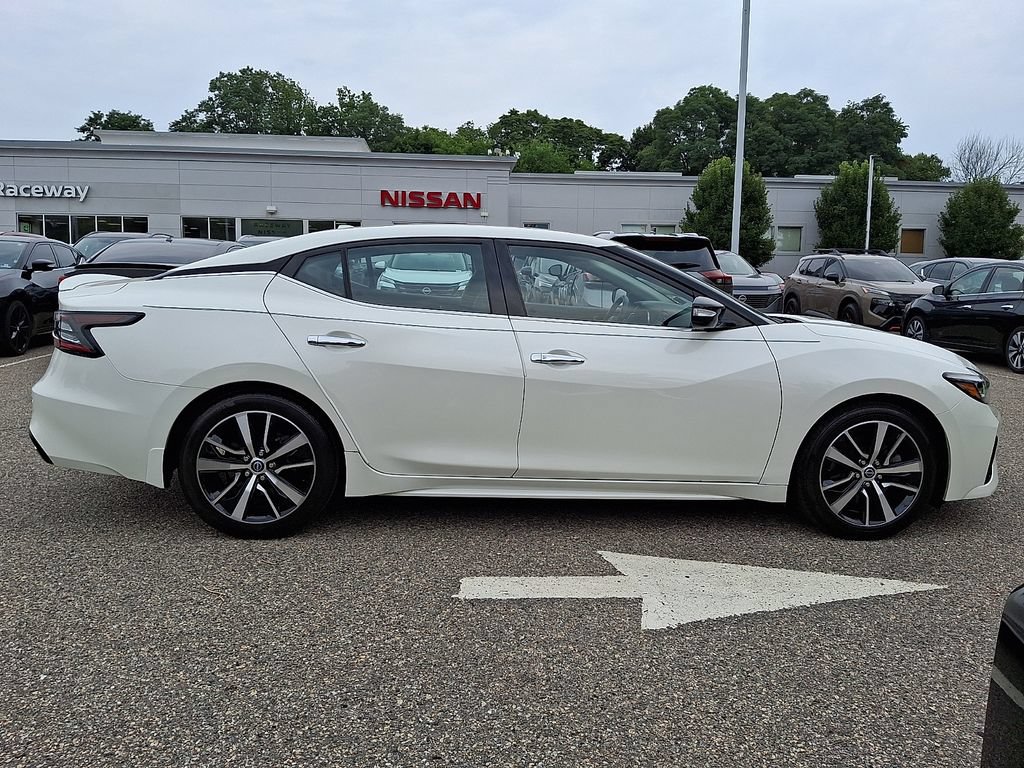 Used 2023 Nissan Maxima SV w/ Floor Mat Group FWD image 9