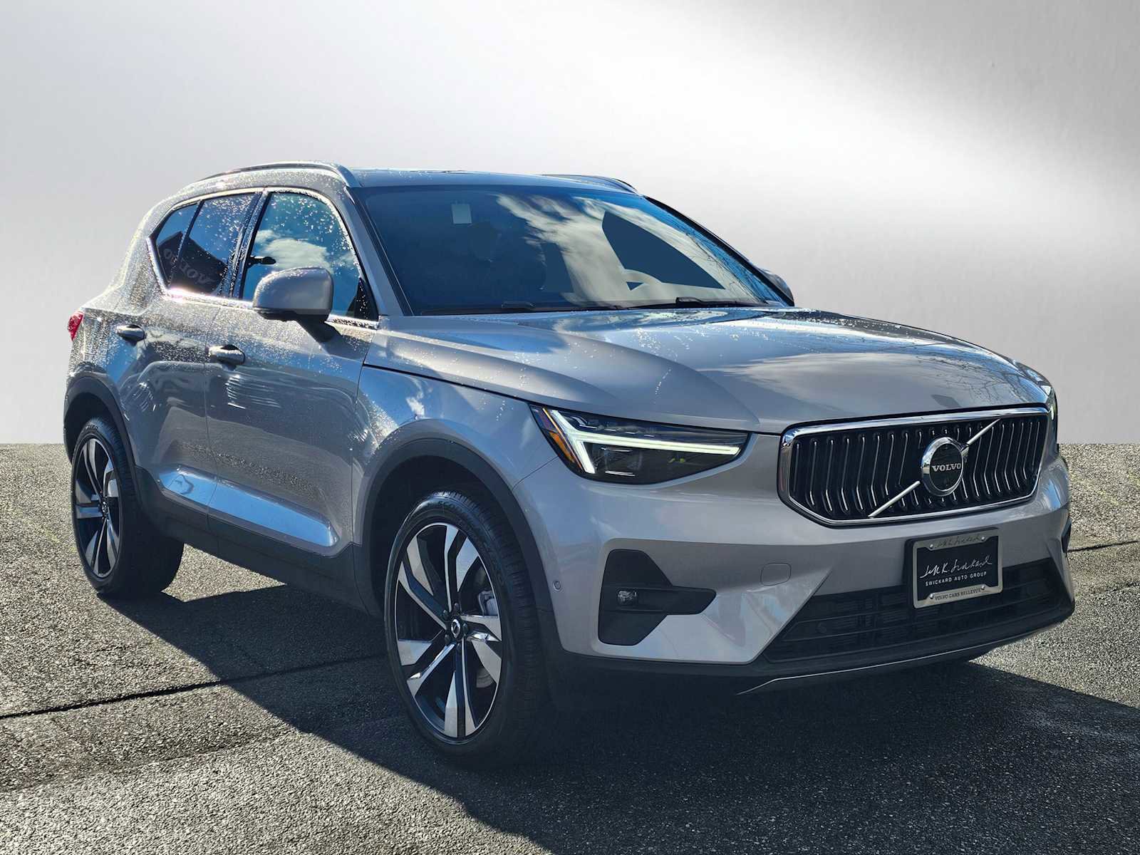 New 2025 Volvo XC40 B5 Plus w/ Climate Package
