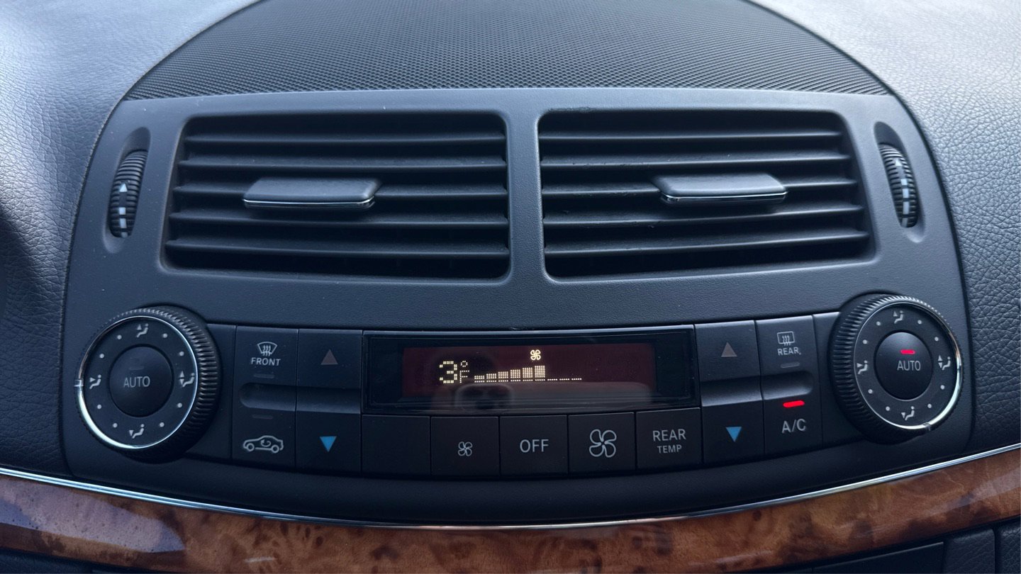 Used 2005 Mercedes-Benz E 500 4MATIC Sedan image 25