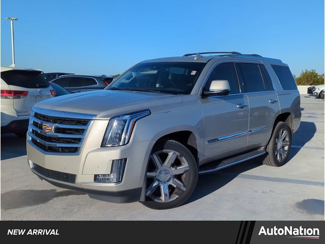 Used 2016 Cadillac Escalade Luxury image 1