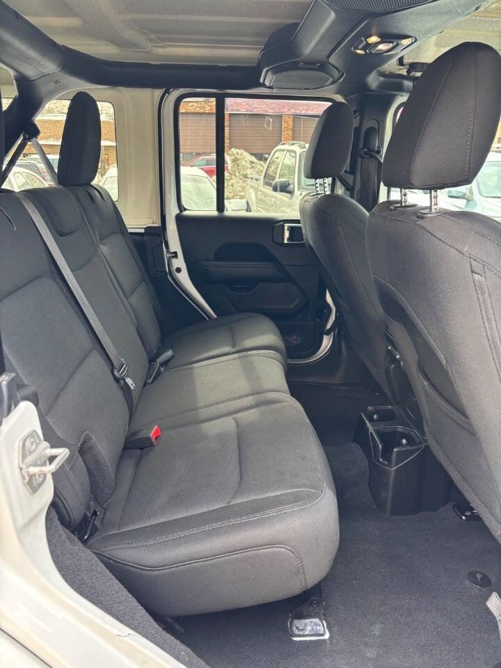 Used 2019 Jeep Wrangler Unlimited Sahara image 15