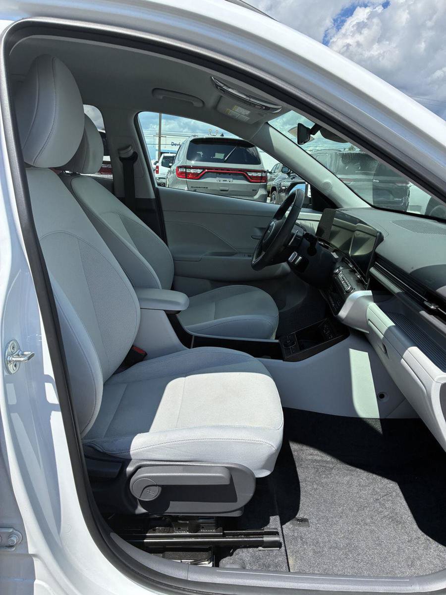 Used 2024 Hyundai Kona SEL w/ Convenience Package FWD image 12