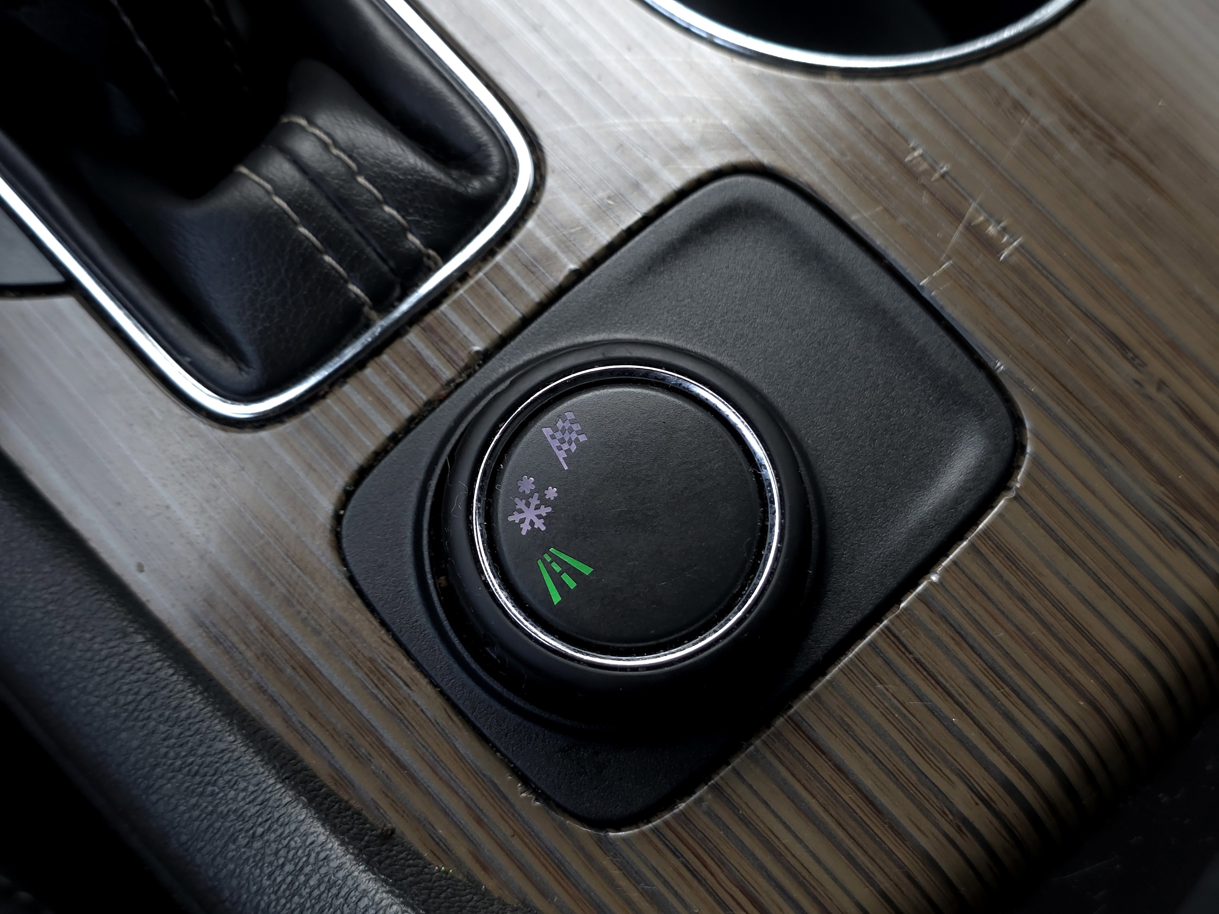 Used 2019 GMC Acadia SLE image 16